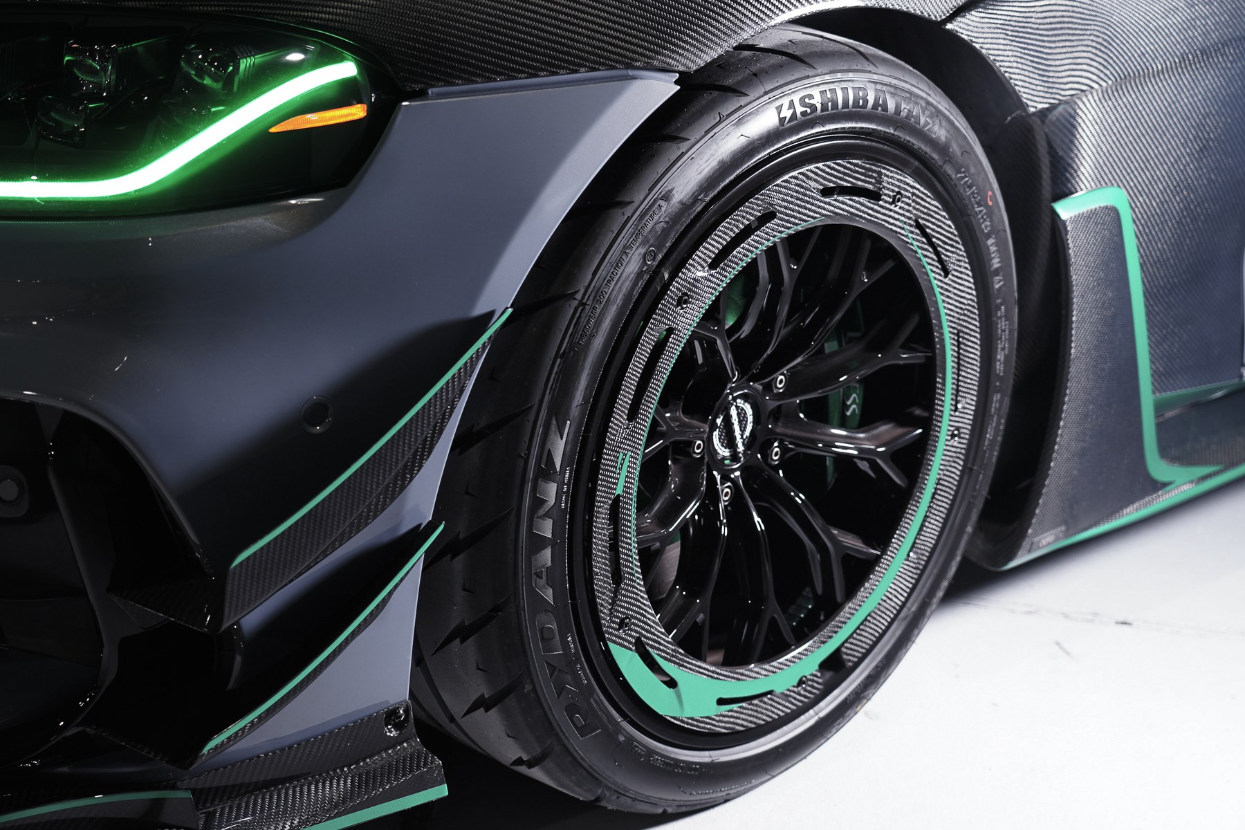 GRAY90.SG front wheel and fender detail